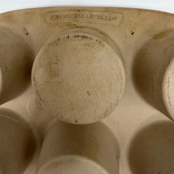 EUC Pampered Chef Family Heritage Classic 12 Cup Muffin Pan